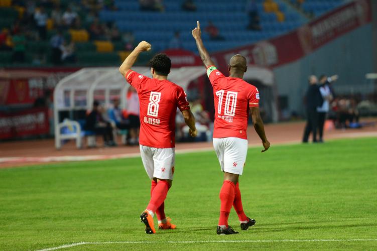 穆里奇帽子戏法助梅县取胜 穆伦加面对救主梅开二度 穆里奇帽子戏法助梅县取胜 穆伦加面对救主梅开二度